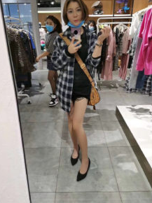 娇小可爱的妹子